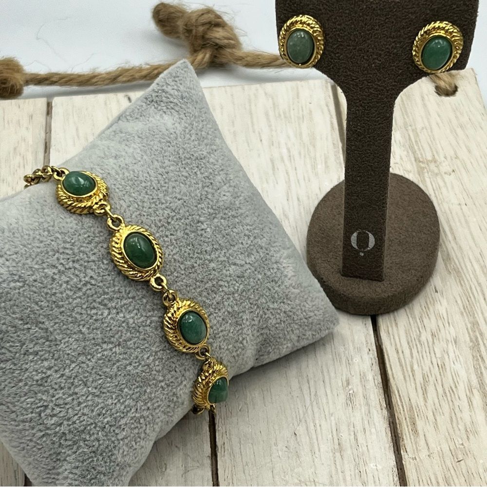 Elegant jadeite Gold tone and Green Jewelry Set